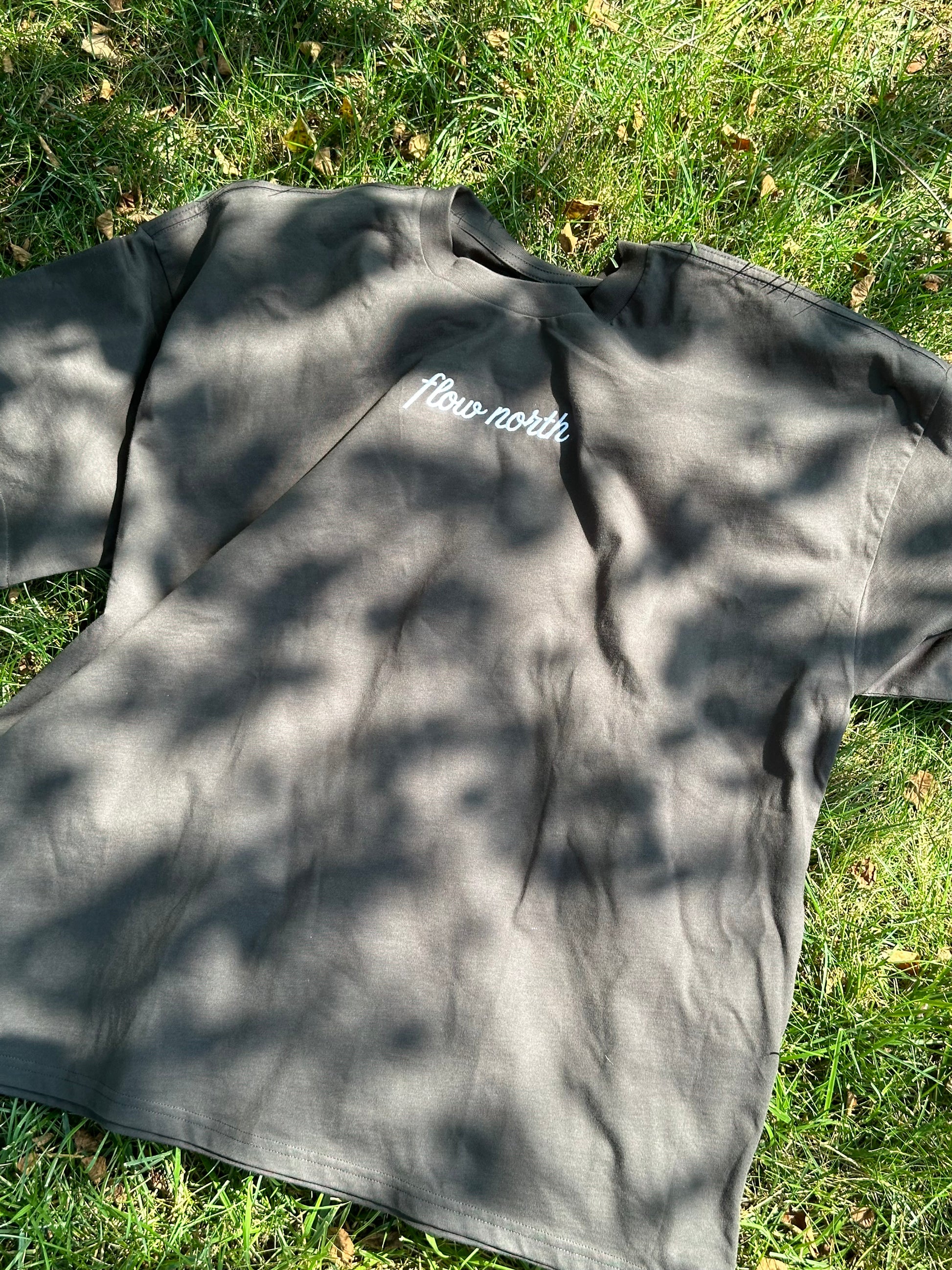 Charcoal Tee Shirt "Flow North" 